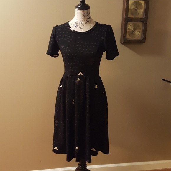 Lularoe Amelia - Picture 1 of 3